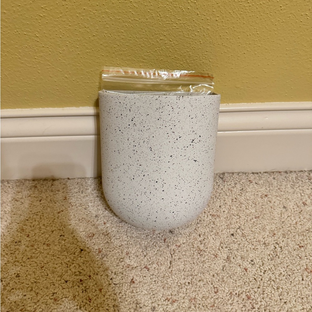 Speckled White Wall Planter - Modern Hanging Décor